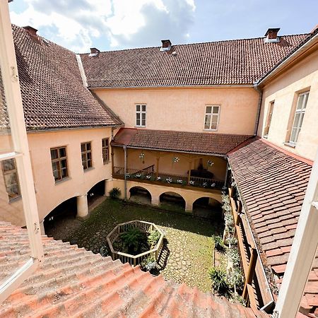Edoles Pils Hotel ภายนอก รูปภาพ