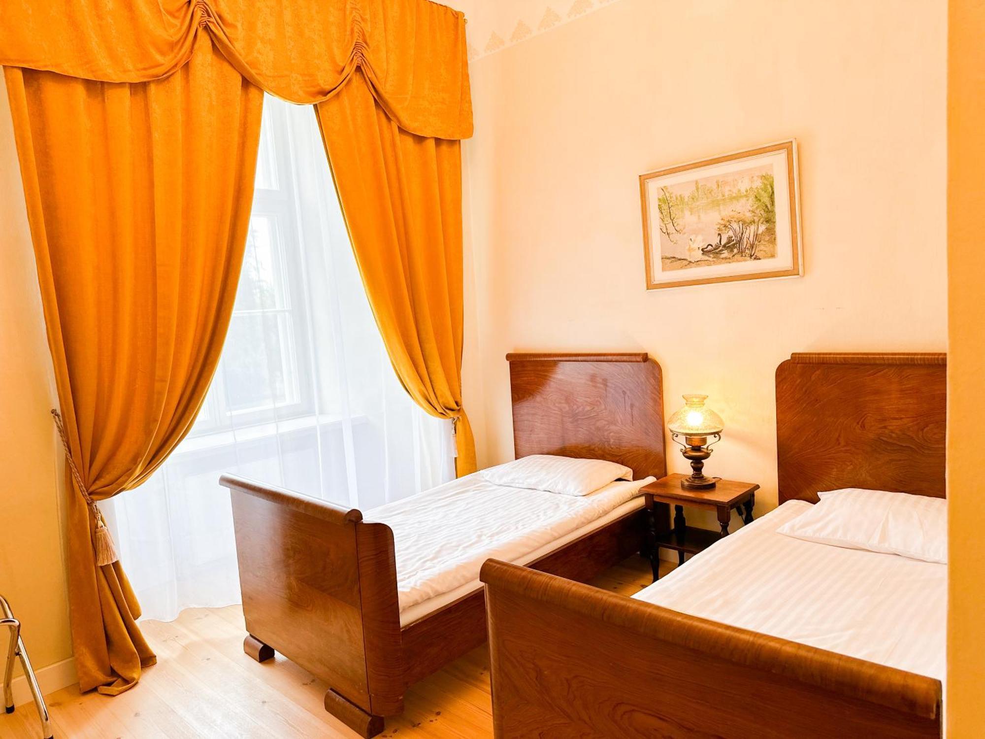 Edoles Pils Hotel ภายนอก รูปภาพ