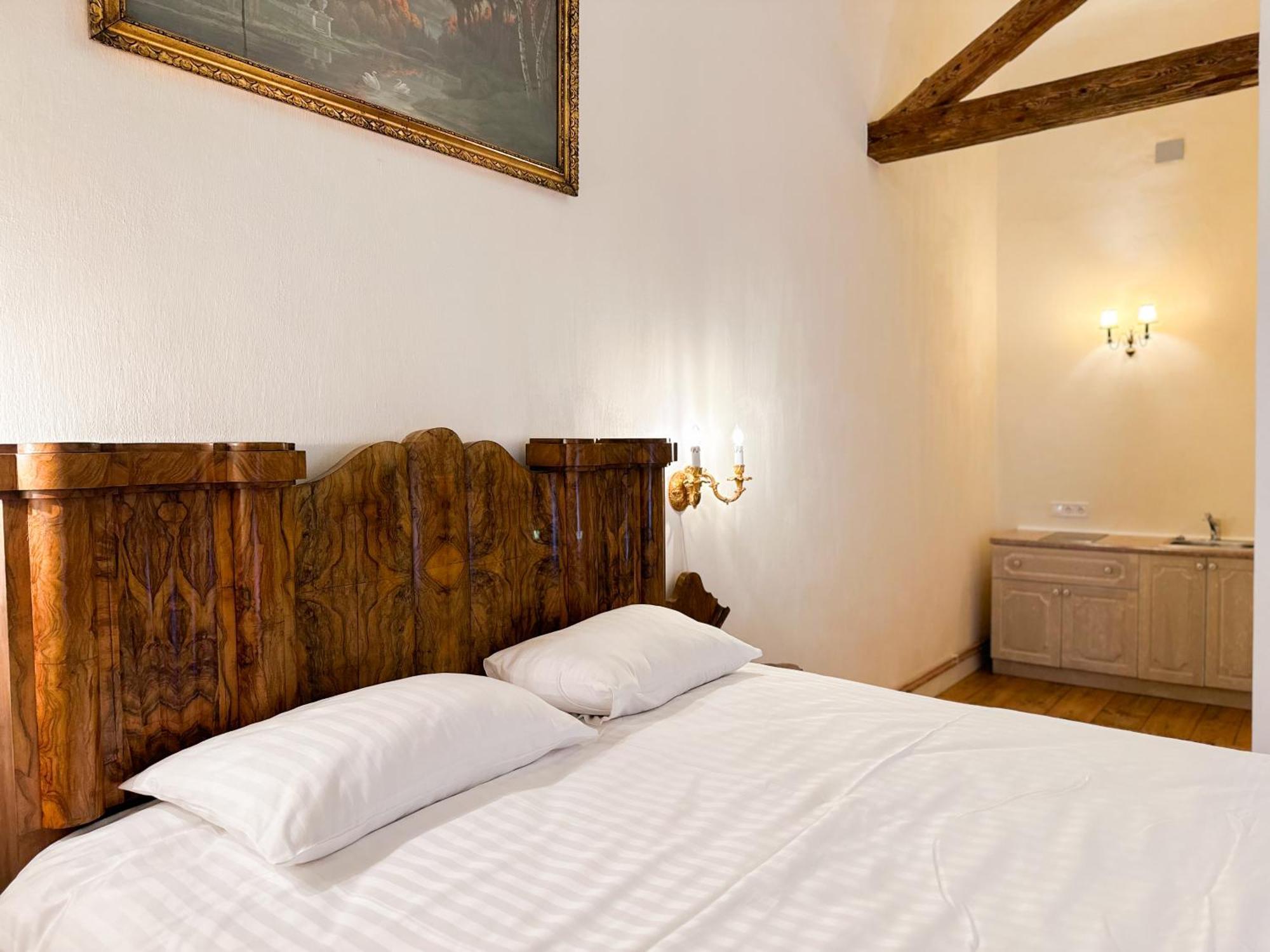 Edoles Pils Hotel ภายนอก รูปภาพ