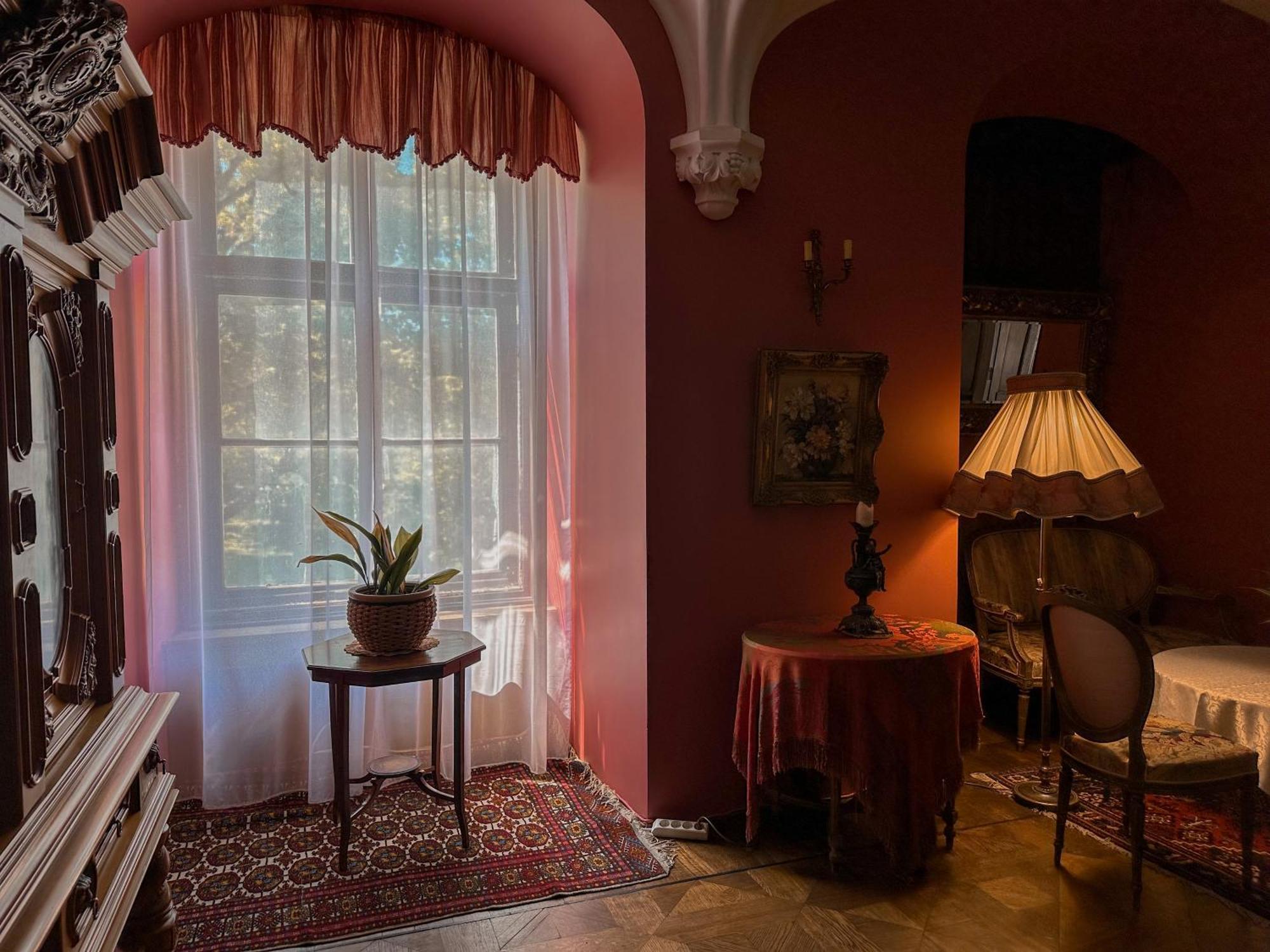 Edoles Pils Hotel ภายนอก รูปภาพ