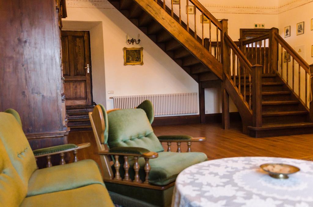 Edoles Pils Hotel ภายนอก รูปภาพ