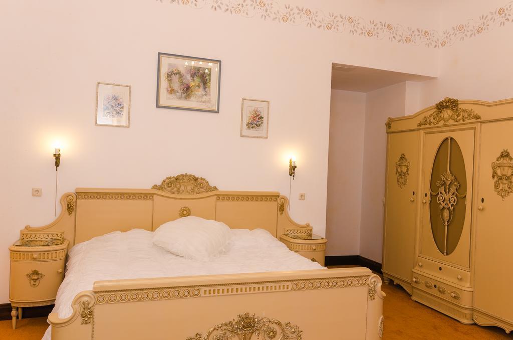 Edoles Pils Hotel ภายนอก รูปภาพ